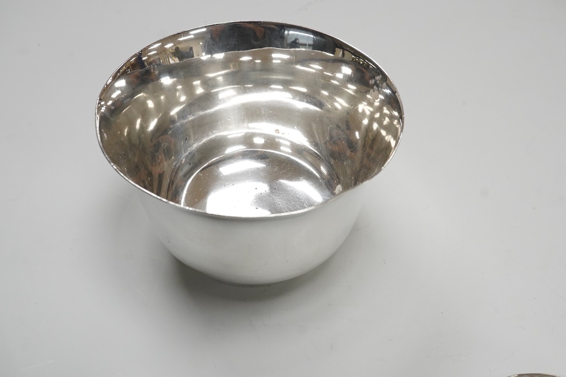 A George VI silver circular bowl, by S. Blanckensee & Sons Ltd, Chester, 1940, diameter 11.4cm, together with a small pierced silver nut dish, 8oz.